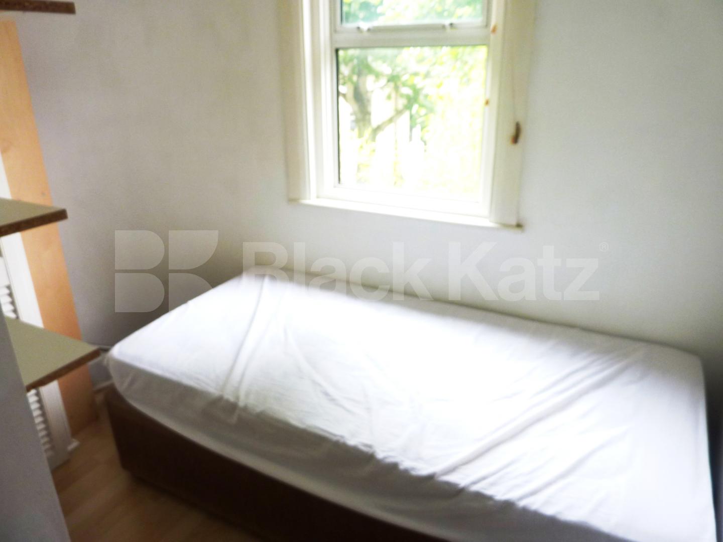 			NEW INSTRUCTION / AVAILABLE NOW!!!, 2 Bedroom, 1 bath, 1 reception Flat			 Parliment hill, Hampstead